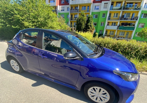 Toyota Yaris cena 59000 przebieg: 37600, rok produkcji 2020 z Bielawa małe 106